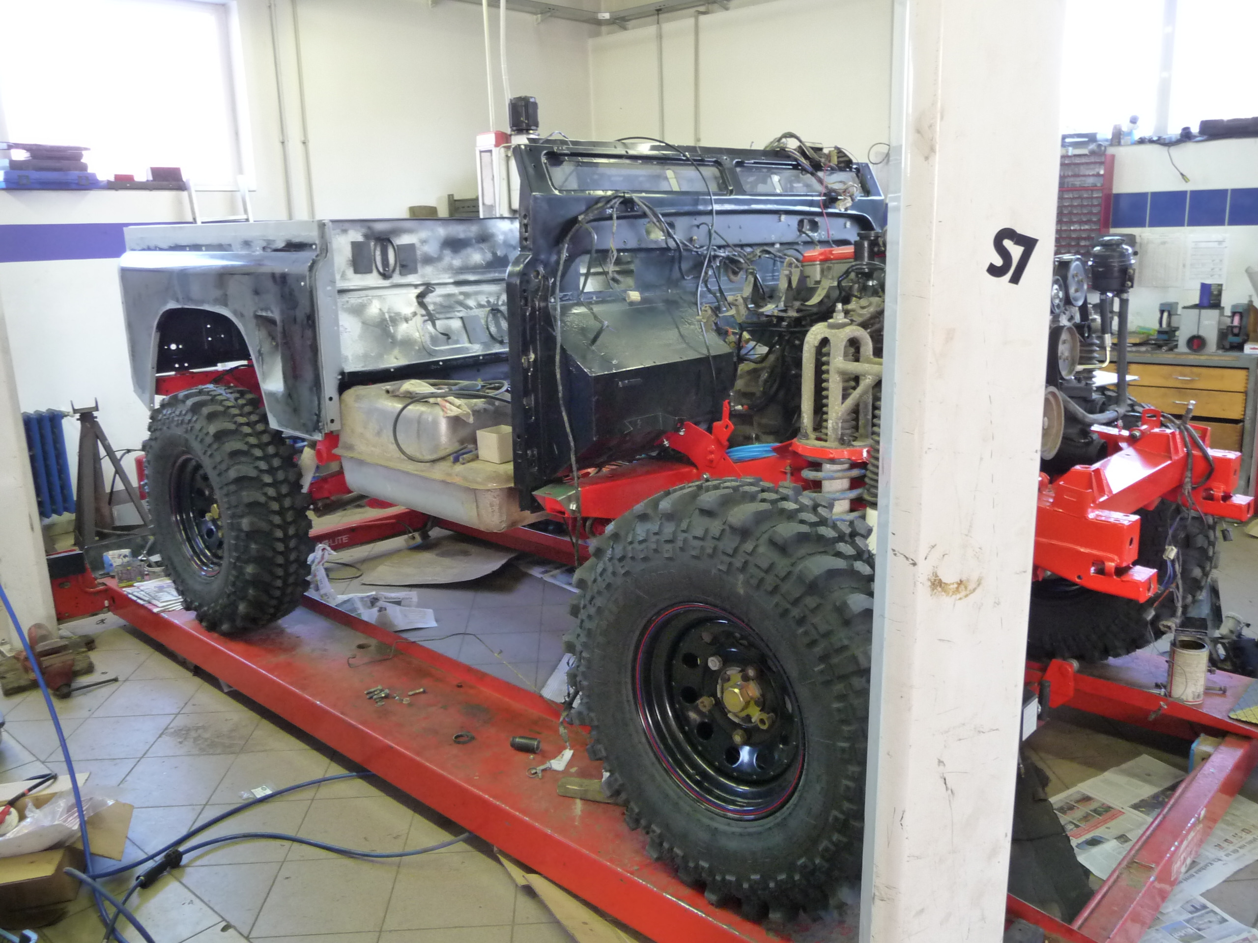 D90